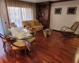 Sala d'estar de Casa o xalet en venda en Terrassa amb Calefacció, Parquet i Terrassa