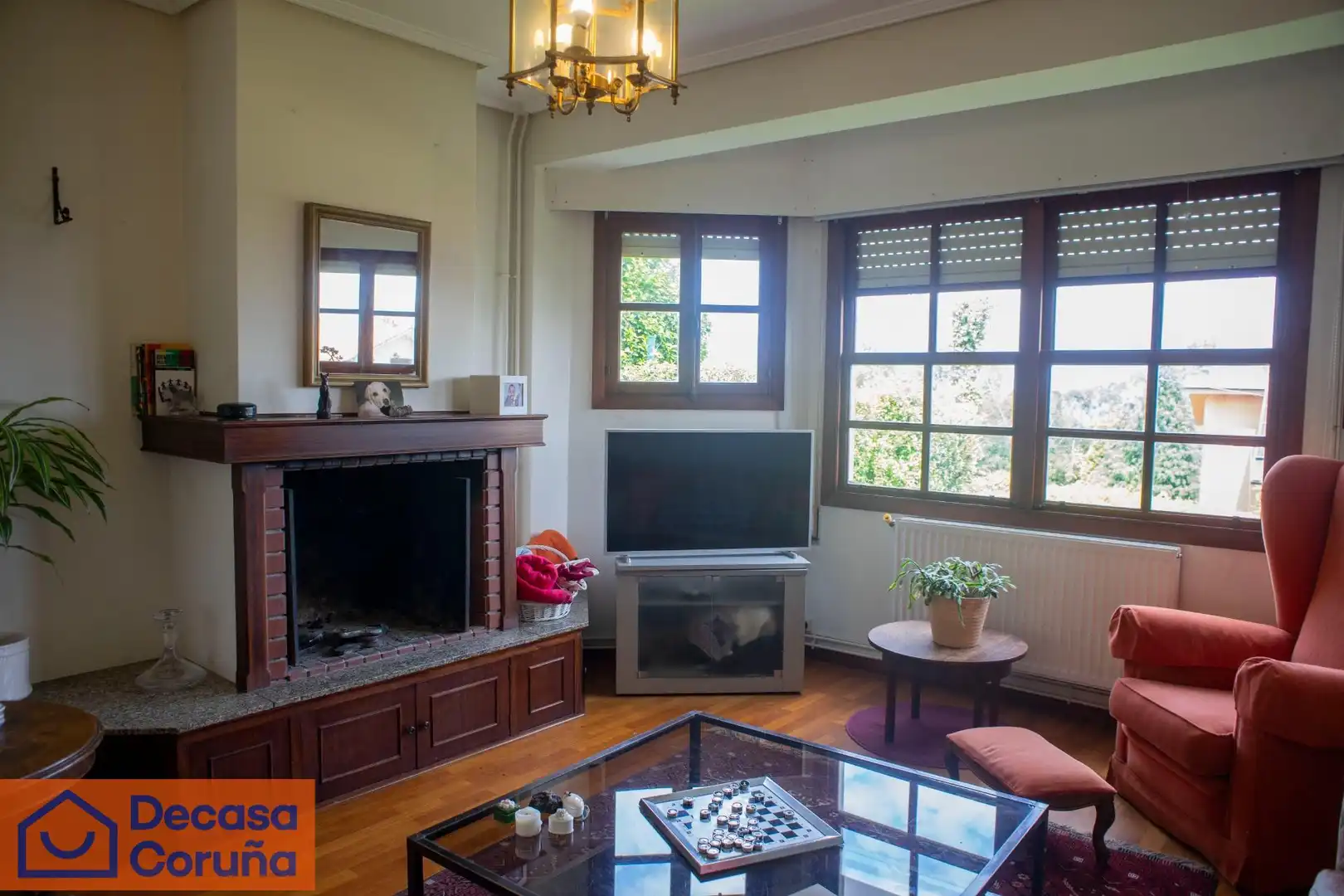 Sala de estar de Casa o chalet en venta en Oleiros con Calefacción, Jardín privado y Terraza