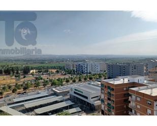 Vista exterior de Àtic en venda en  Granada Capital amb Aire condicionat, Terrassa i Moblat