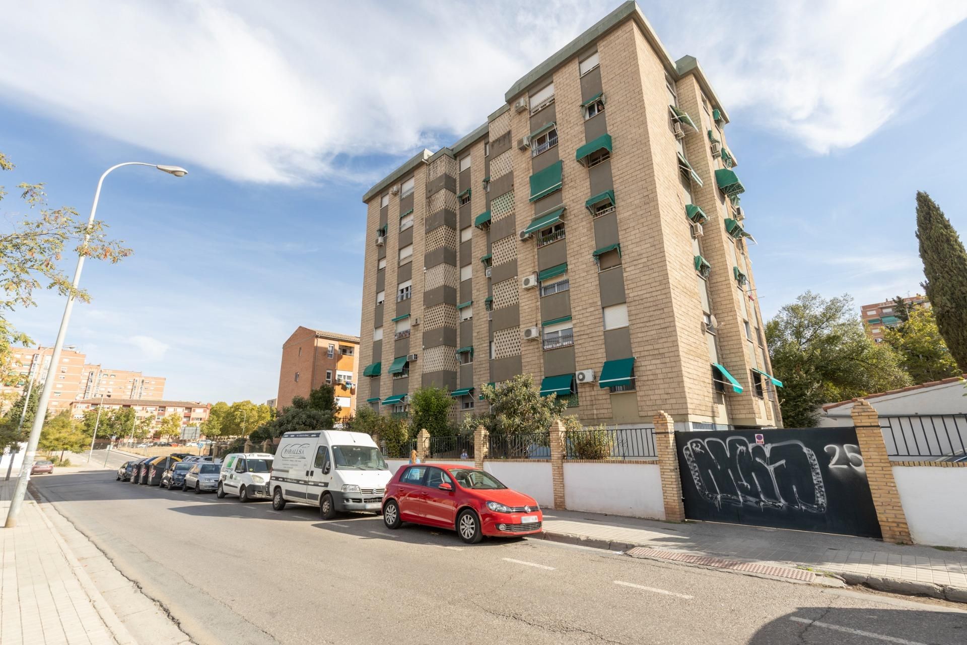 Exterior view of Flat for sale in  Granada Capital