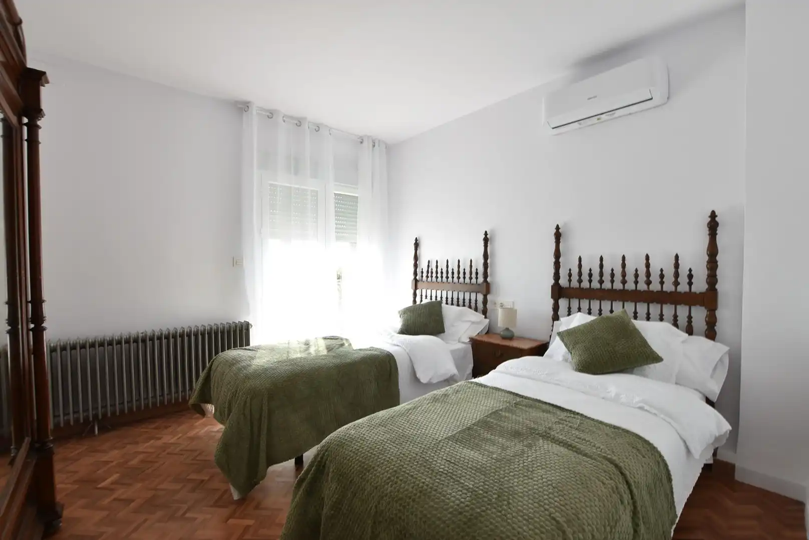 Dormitori de Casa o xalet de lloguer en Granada amb Aire condicionat, Terrassa i Piscina