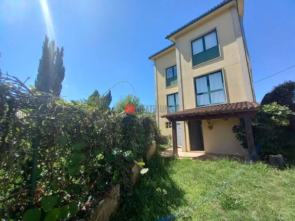 Vista exterior de Casa o chalet de alquiler en Santiago de Compostela  con Calefacción, Jardín privado y Trastero