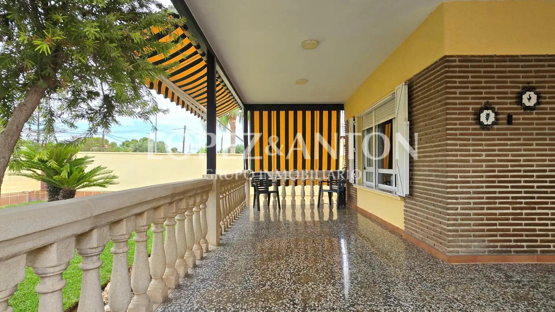 Exterior view of Houses for sale in L'Eliana  with Air Conditioner, Private garden and Terrace