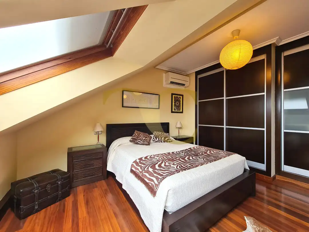 Habitación de Dúplex en venta en Gijón  con Aire acondicionado, Calefacción y Trastero