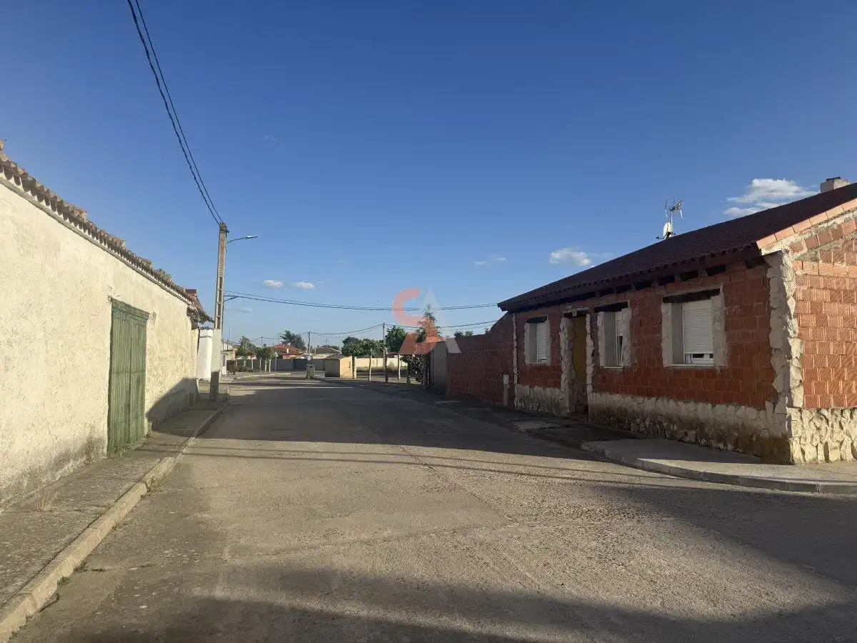 Vista exterior de Casa o chalet en venta en Alcazarén con Calefacción, Terraza y Trastero