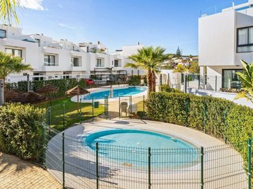 Terraced house with pool for sale in Encinas
