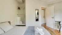 Bedroom of Flat to share in  Barcelona Capital  with Heating