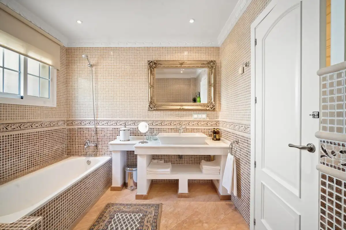 Chalet con piscina en venta en Benahavís pueblo, imagen 21