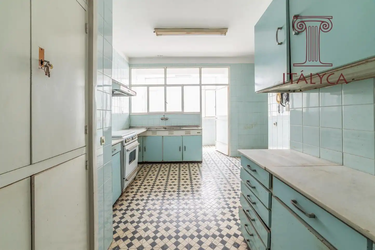 Cocina de Piso en venta en Sevilla con Terraza y Trastero