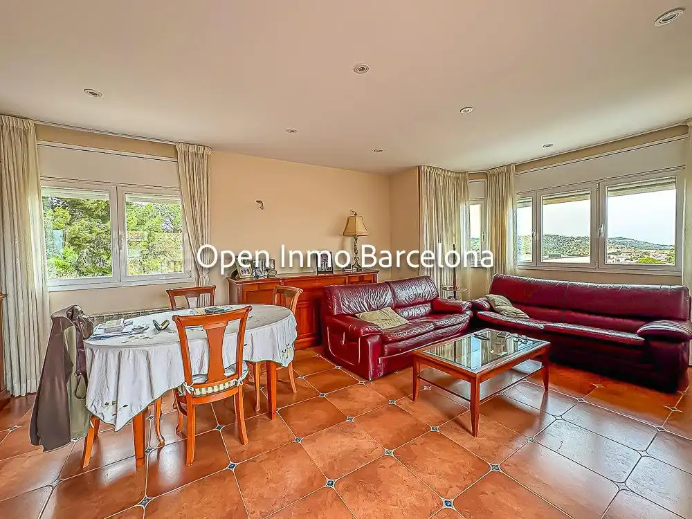 Sala d'estar de Casa o xalet en venda en Calafell amb Aire condicionat, Calefacció i Jardí privat