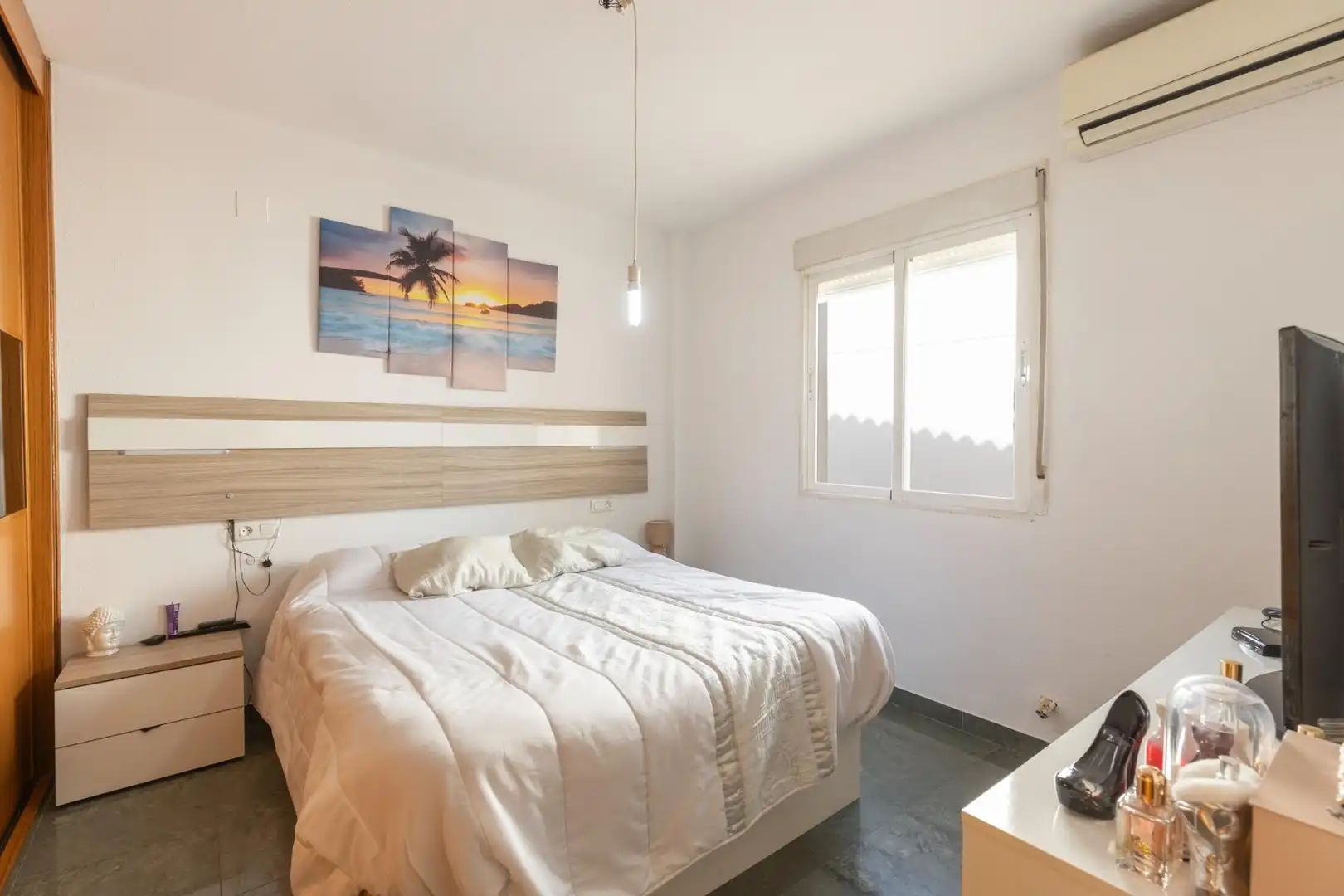Habitación de Casa adosada en venta en Churriana de la Vega con Aire acondicionado, Calefacción y Terraza