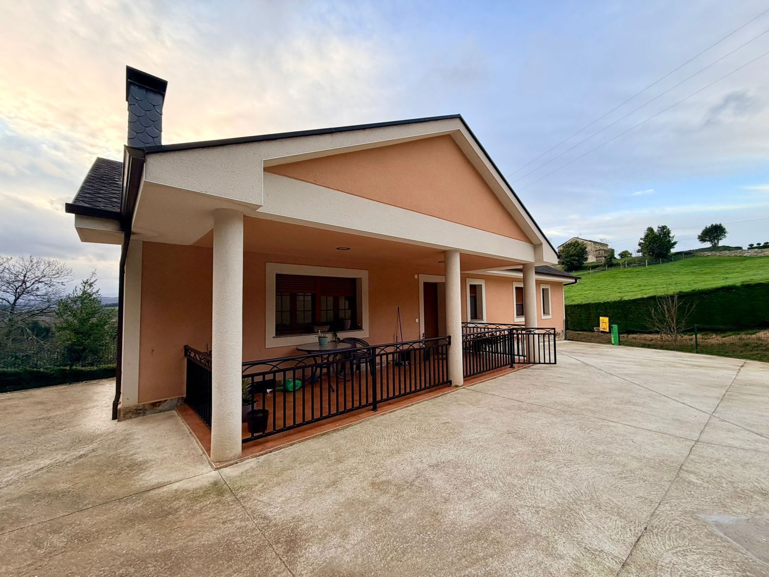 Vista exterior de Casa o chalet en venta en Castropol con Calefacción, Terraza y Trastero