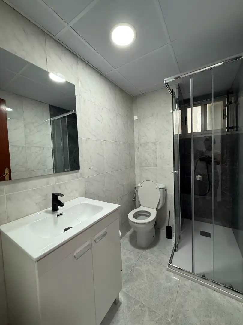 Badezimmer von Wohnung zur untervermieten in Córdoba mit Klimaanlage, Heizung und Möbliert