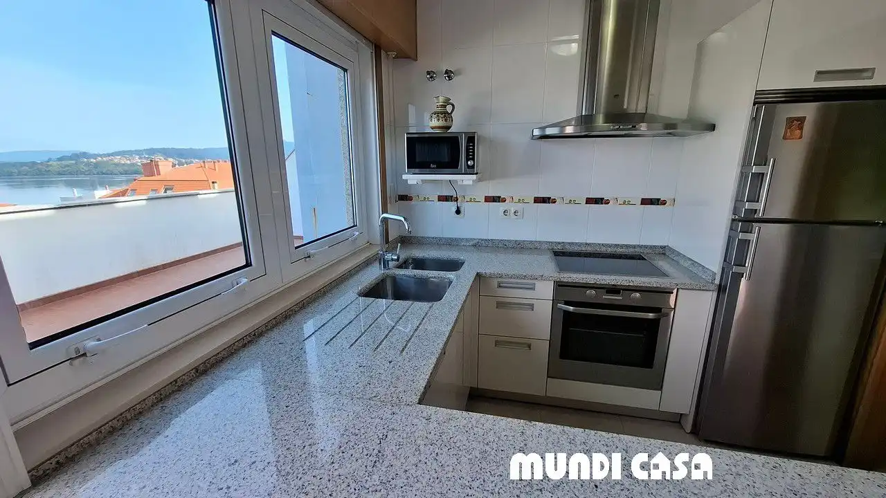 Cocina de Ático de alquiler en Rianxo con Calefacción, Terraza y Trastero