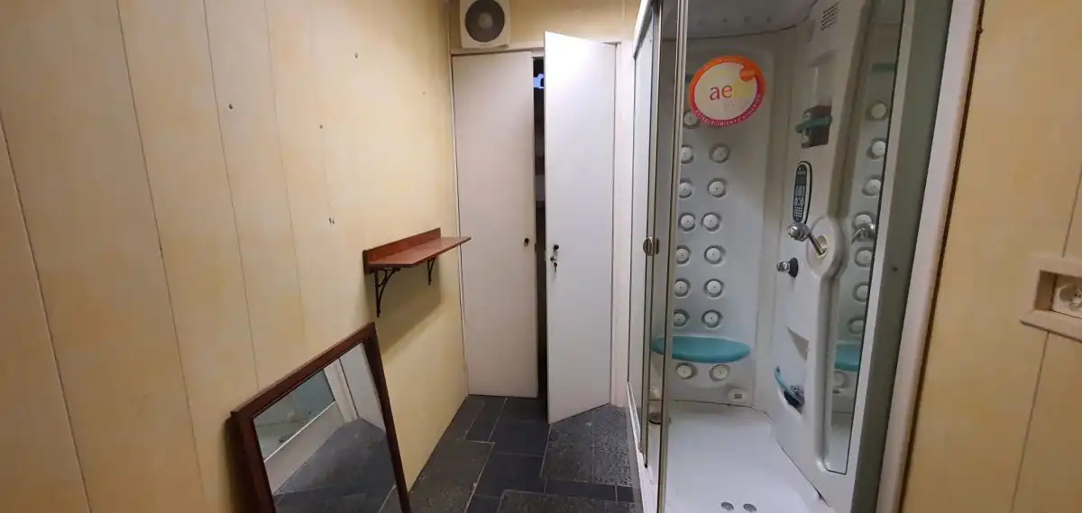 Badezimmer von Büro zum Verkauf in Tarragona mit Klimaanlage, Heizung und Terrasse