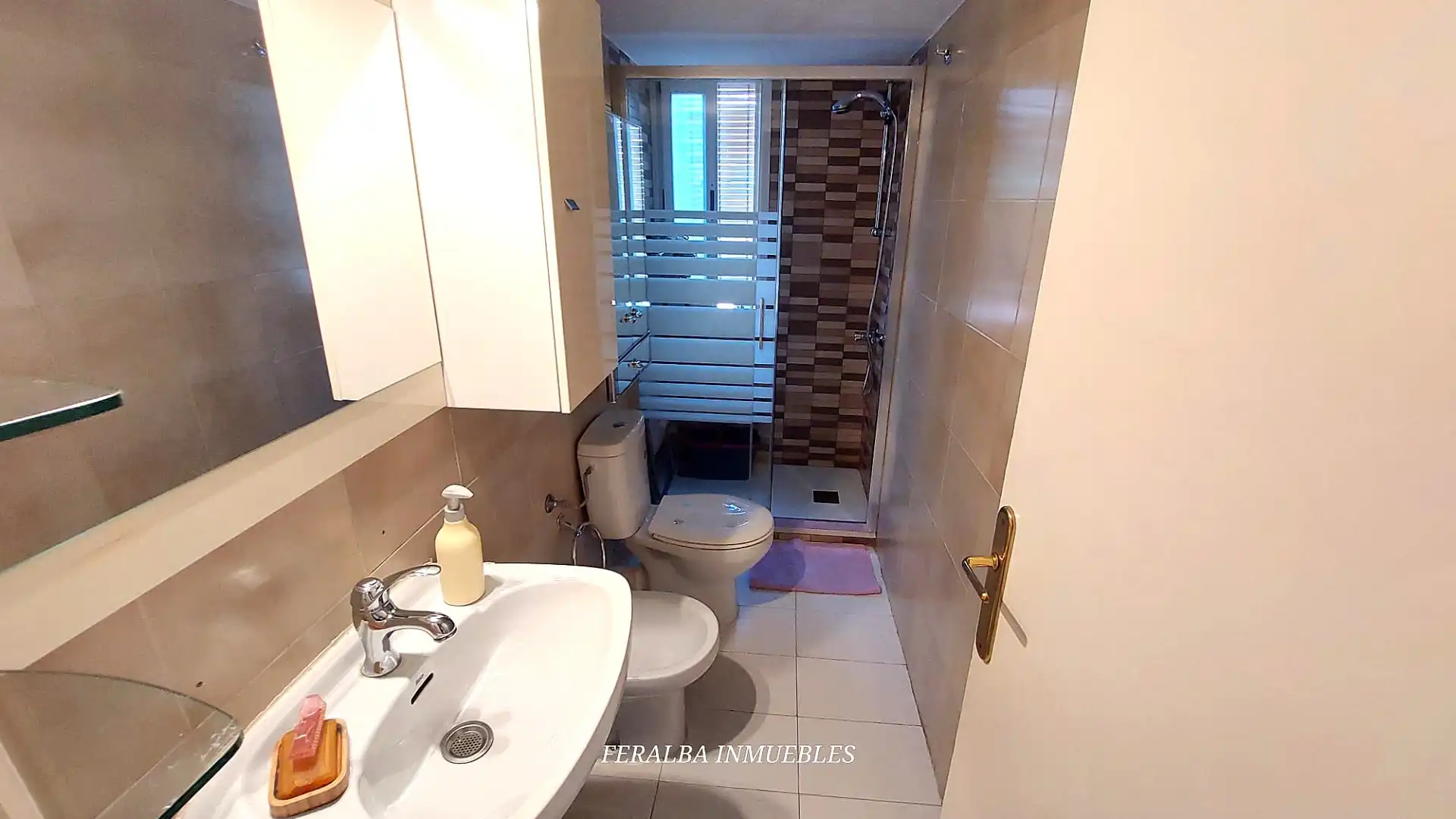 Badezimmer von Wohnung zum Verkauf in Madrid mit Klimaanlage, Heizung und Terrasse