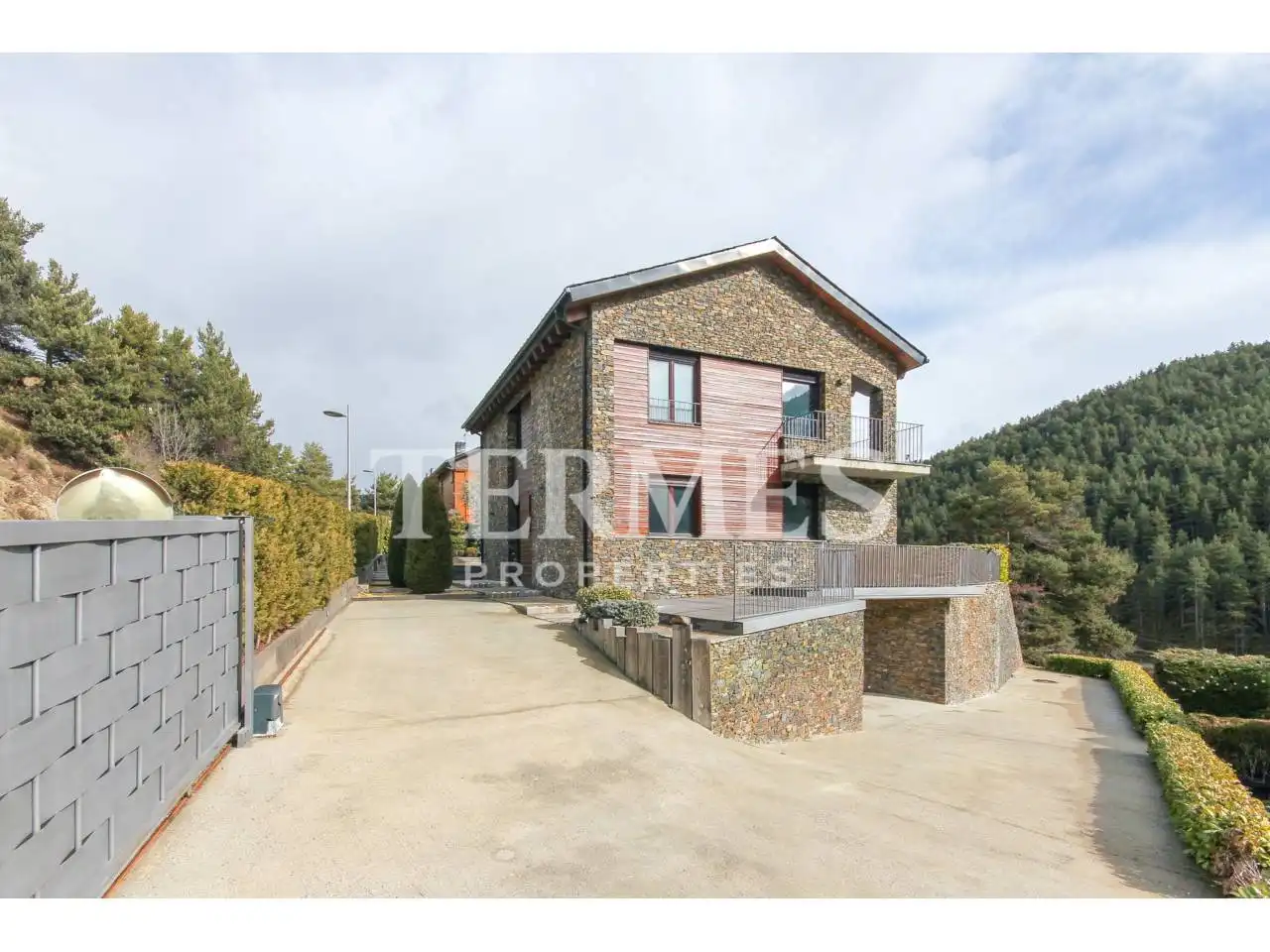 Vista exterior de Casa o chalet en venta en Alp con Calefacción, Jardín privado y Terraza