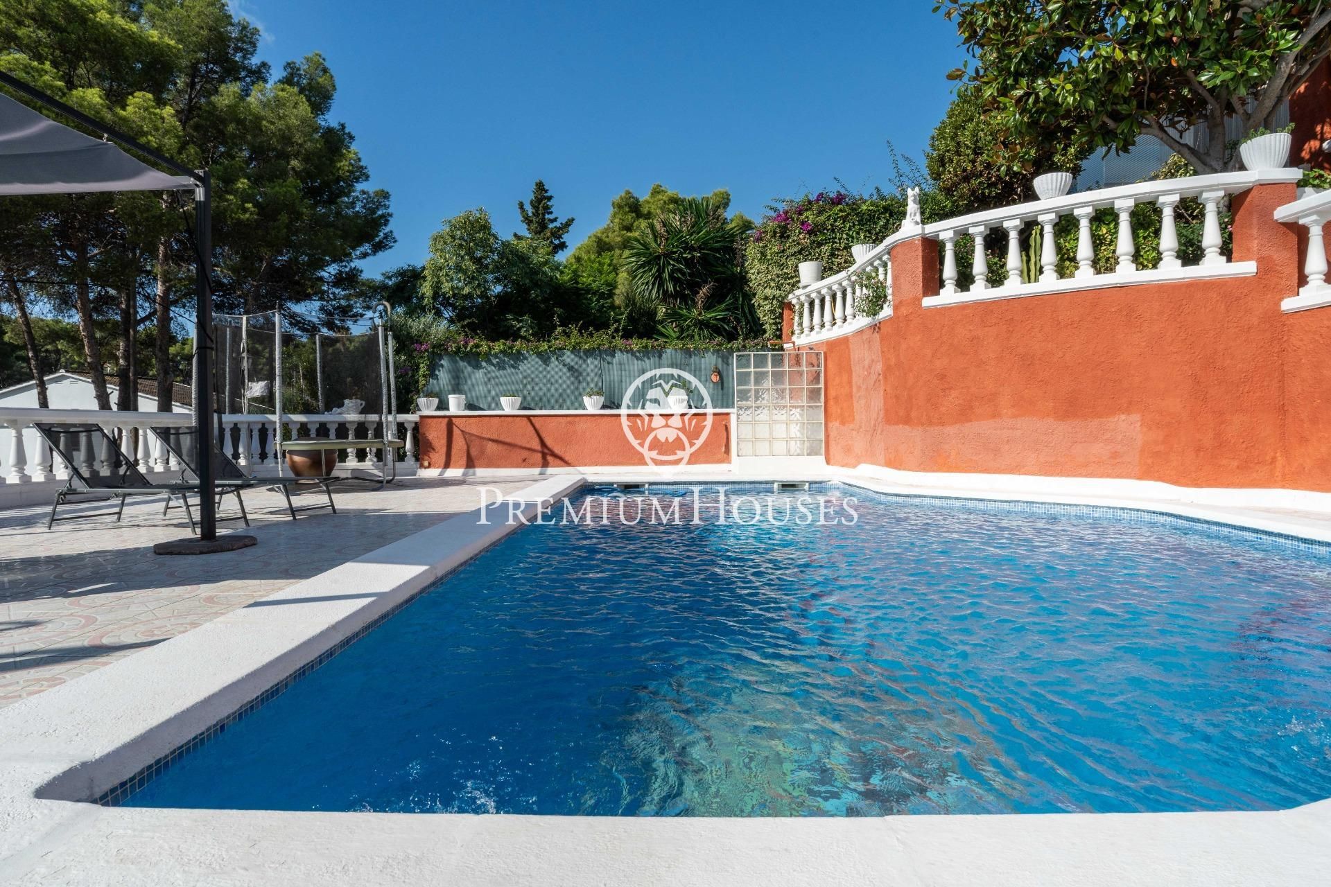 Piscina de Casa o xalet en venda en Castelldefels amb Calefacció, Jardí privat i Terrassa