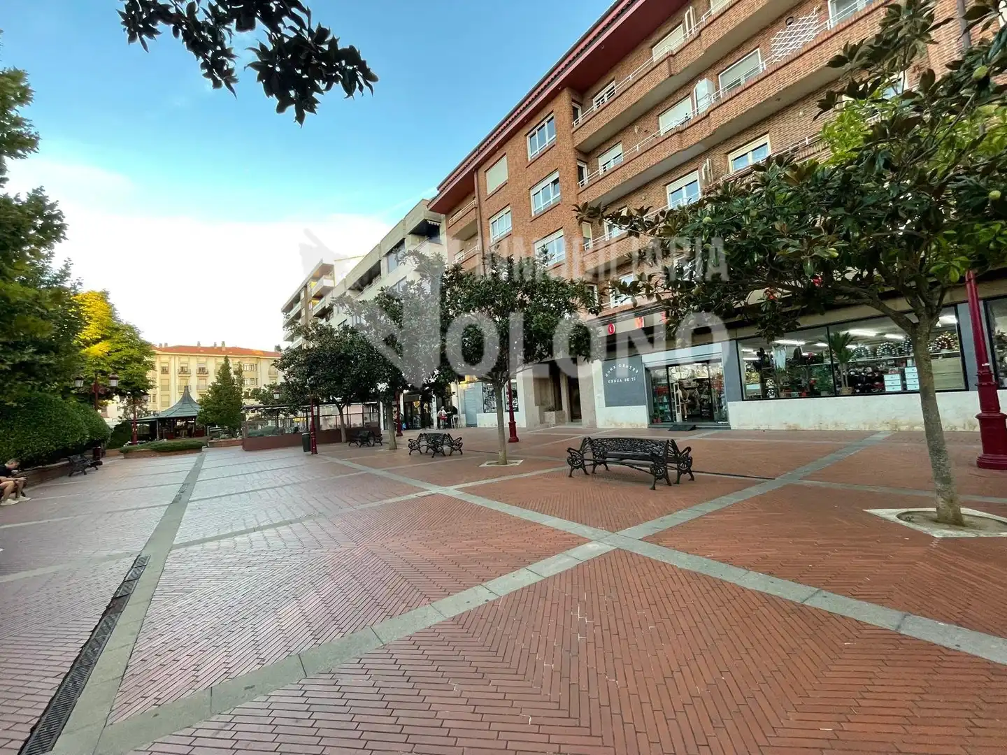 Appartamento con terrazza in vendita a Avenida Bretón de los Herreros 1C, imagen 2