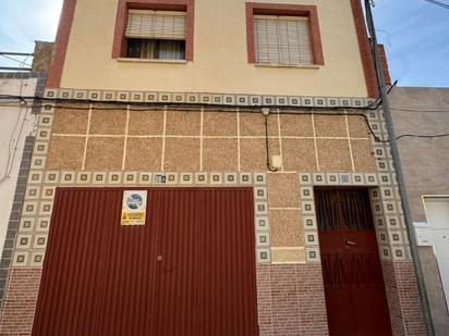 Exterior view of House or chalet for sale in Badajoz Capital  with Terrace, Storage room and Balcony