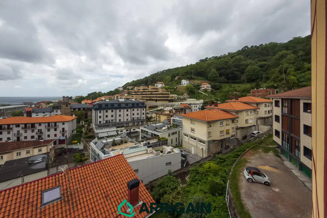 Vista exterior de Pis en venda en Donostia - San Sebastián  amb Calefacció