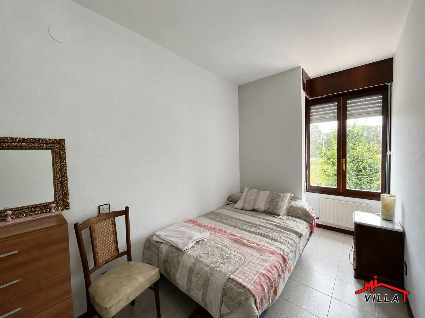 Dormitori de Casa adosada en venda en Laredo amb Calefacció i Terrassa