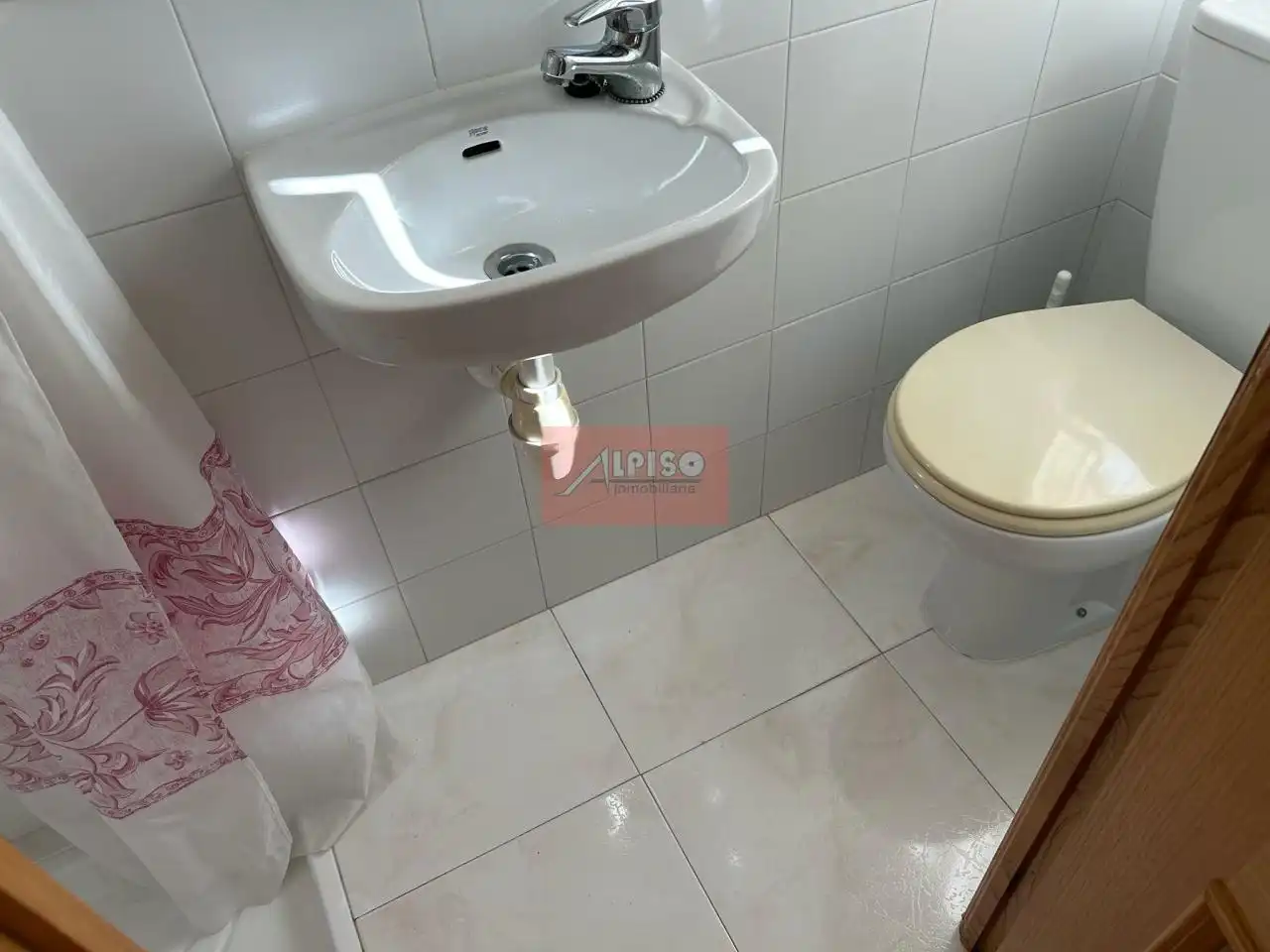 Badezimmer von Wohnungen zur Miete in Ourense Capital  mit Heizung und Möbliert