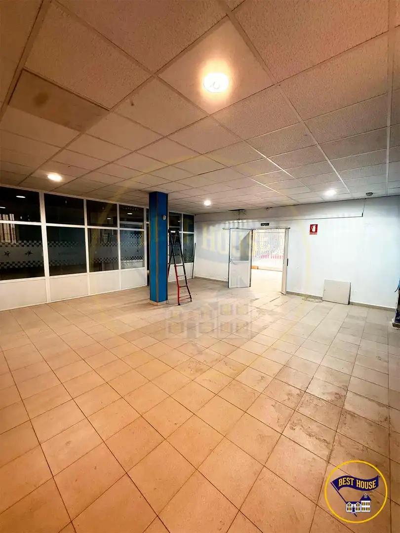 Local en venta en Calle de Barcelona, Reyes Católicos - Paseo San Antonio