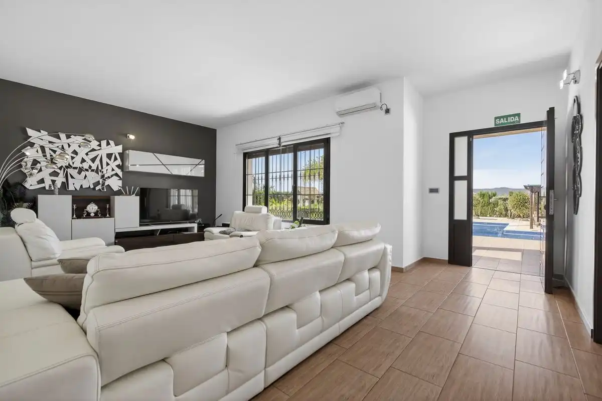 Maison avec terrasse à vendre à Carretera Lora del Rio, imagen 4