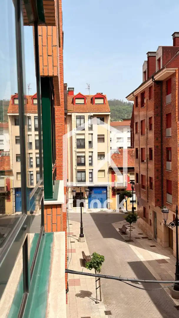 Vista exterior de Piso en venta en Oviedo  con Calefacción