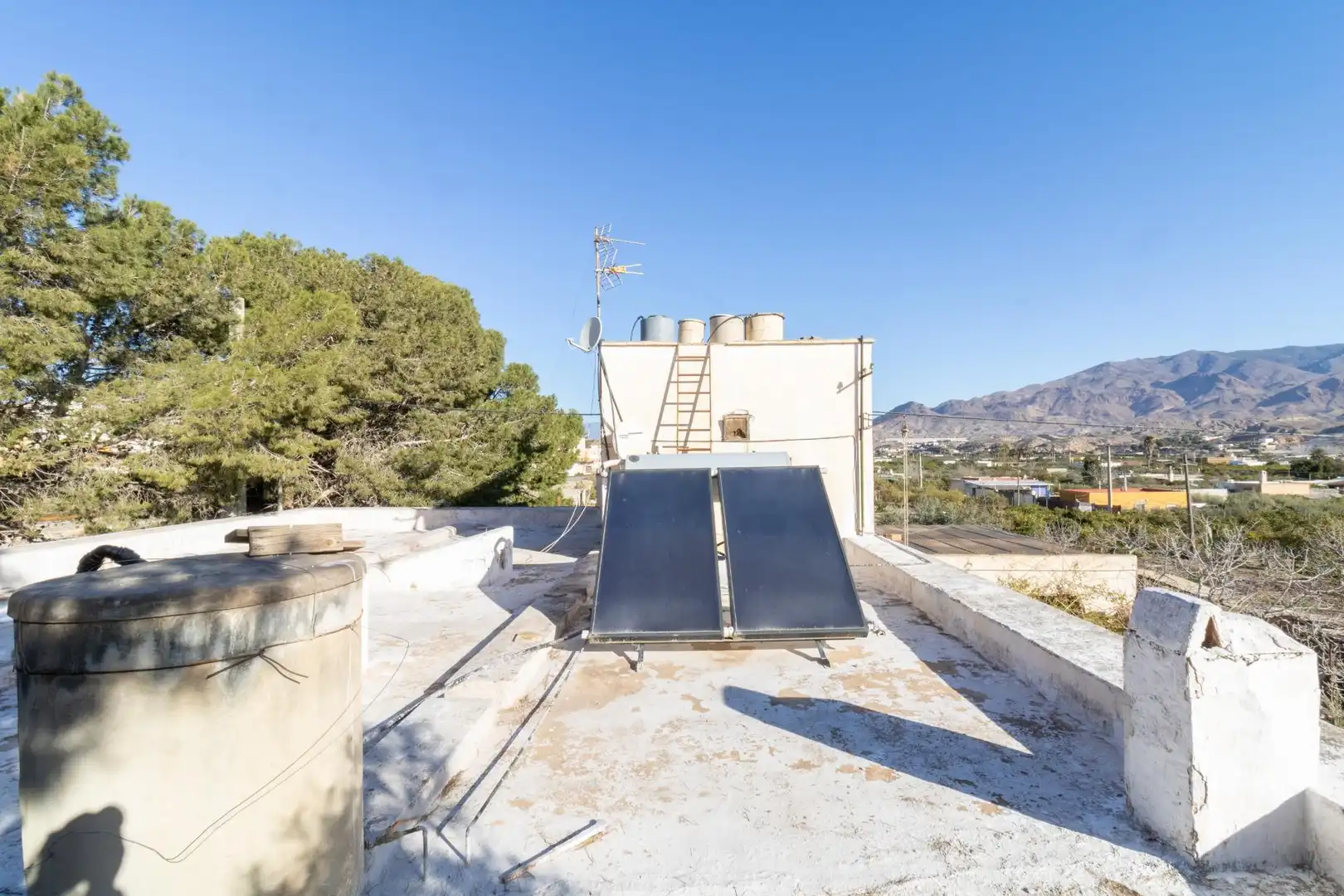 Vista exterior de Finca rústica en venda en Benahadux amb Aire condicionat, Jardí privat i Terrassa