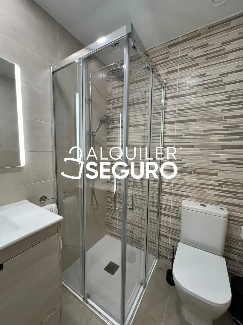 Badezimmer von Wohnung zur Miete in Colmenar Viejo mit Klimaanlage und Heizung