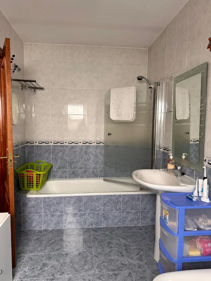 Baño de Dúplex en venta en Boqueixón con Calefacción y Trastero