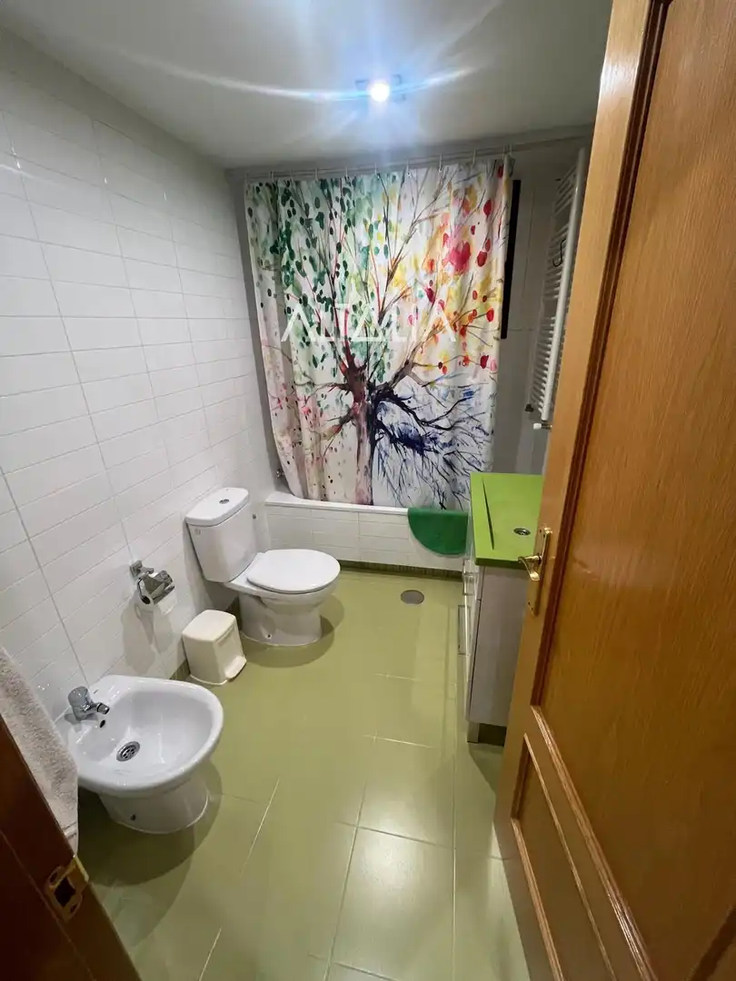 Bany de Pis en venda en Cuenca amb Calefacció, Traster i Piscina