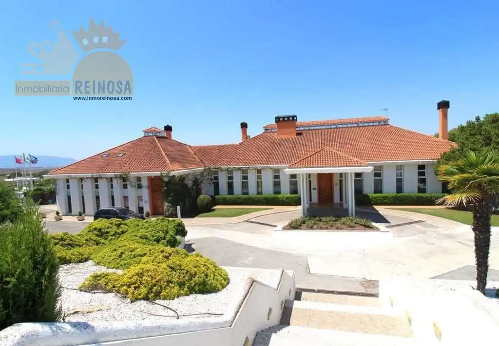 Casa adosada de lloguer a Avenida del Golf, Altorreal - El Chorrico
