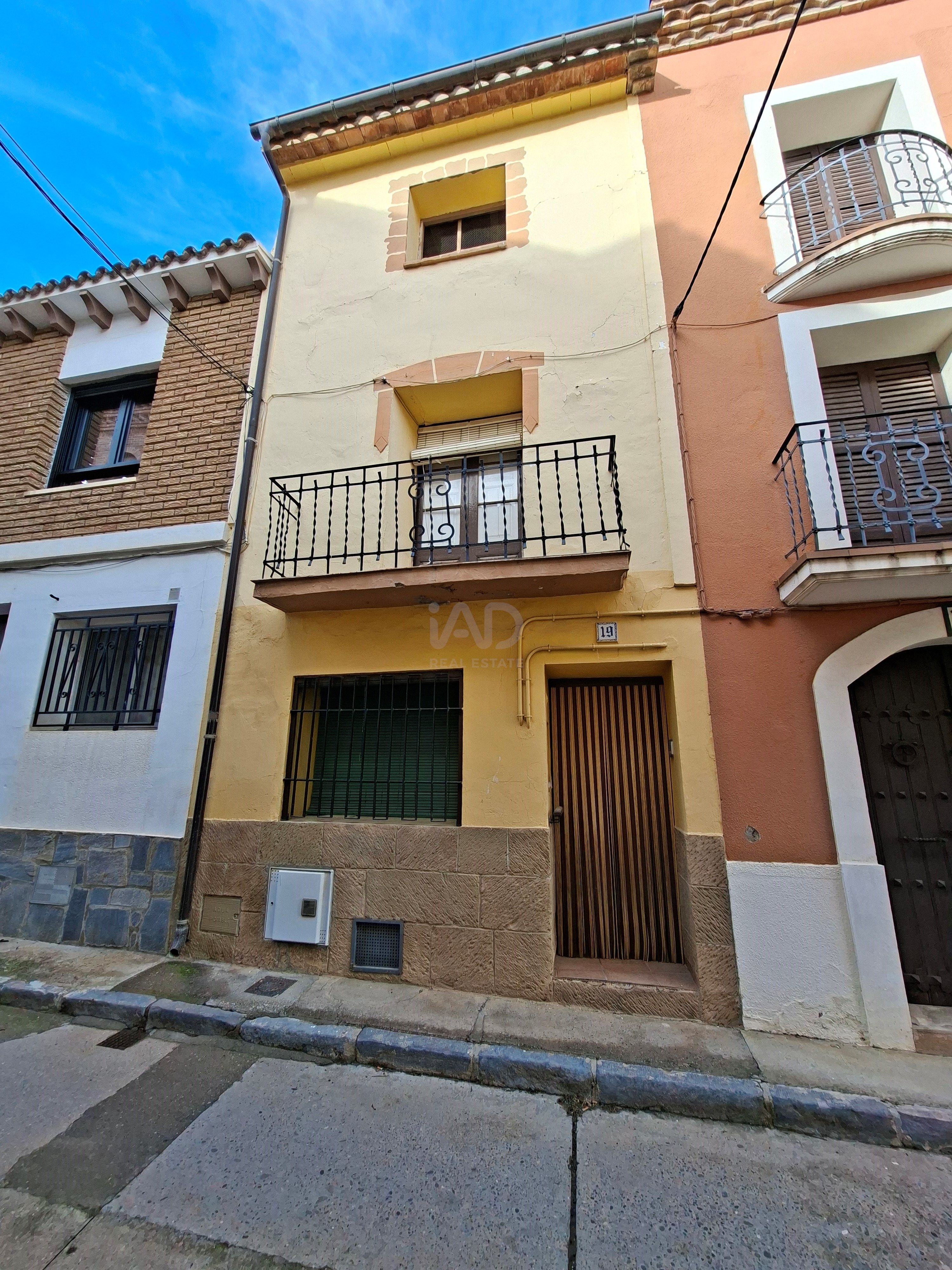 Vista exterior de Edifici en venda en Alcolea de Cinca