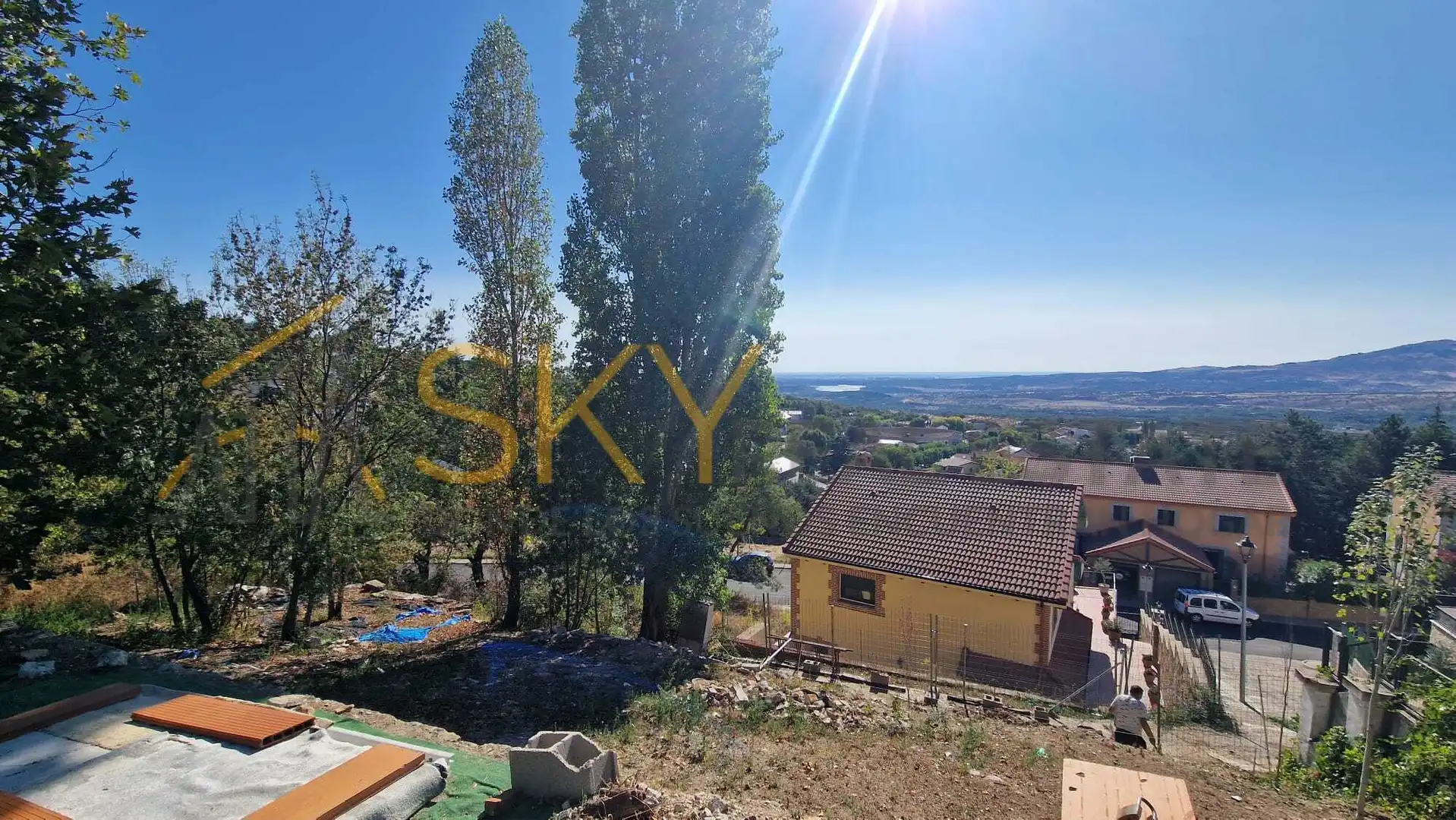 Residencial en venta en Miraflores de la Sierra