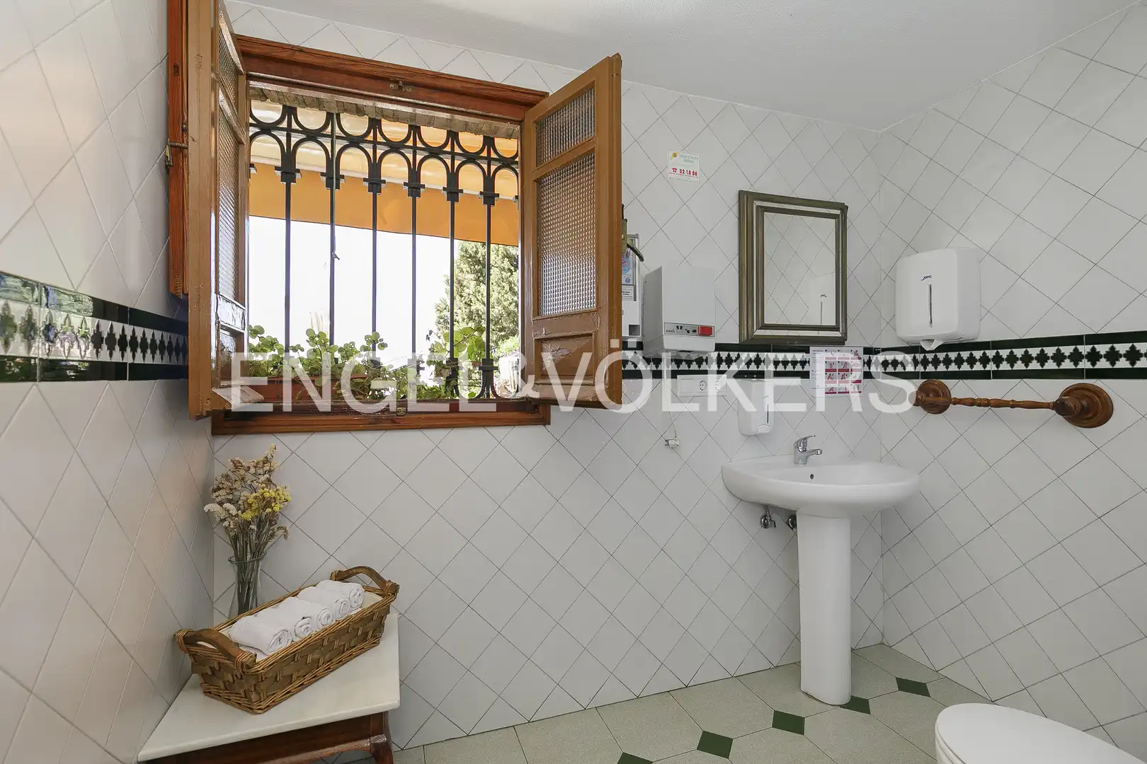 Baño de Finca rústica en venta en Granada con Calefacción, Jardín privado y Terraza
