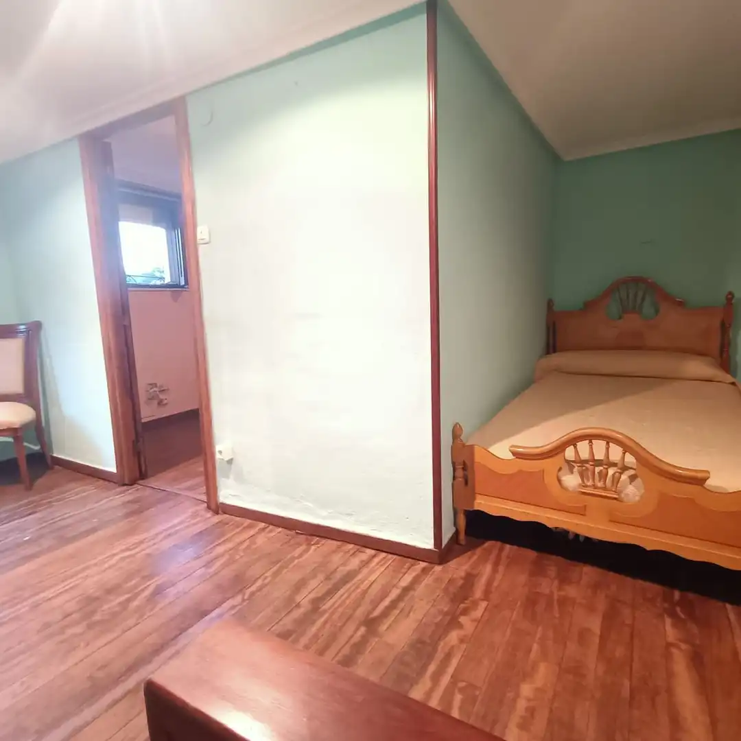 Dormitori de Casa o xalet en venda en Siero amb Traster i Piscina