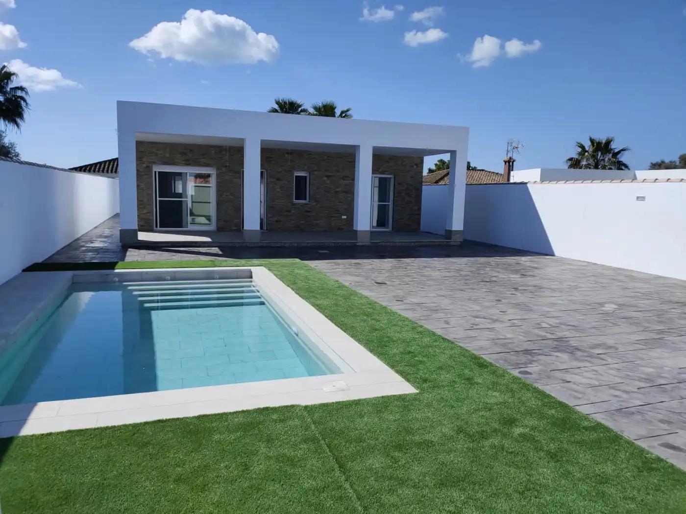 Piscina de Casa o xalet en venda en Chiclana de la Frontera amb Aire condicionat, Terrassa i Piscina