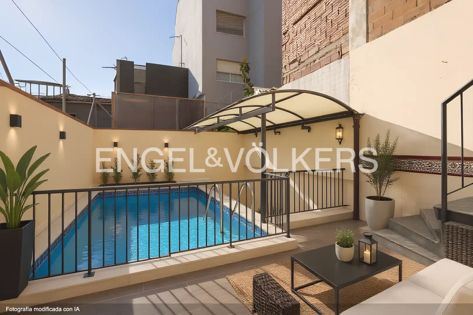 Piscina de Casa adosada en venda en Sant Boi de Llobregat amb Aire condicionat, Calefacció i Jardí privat