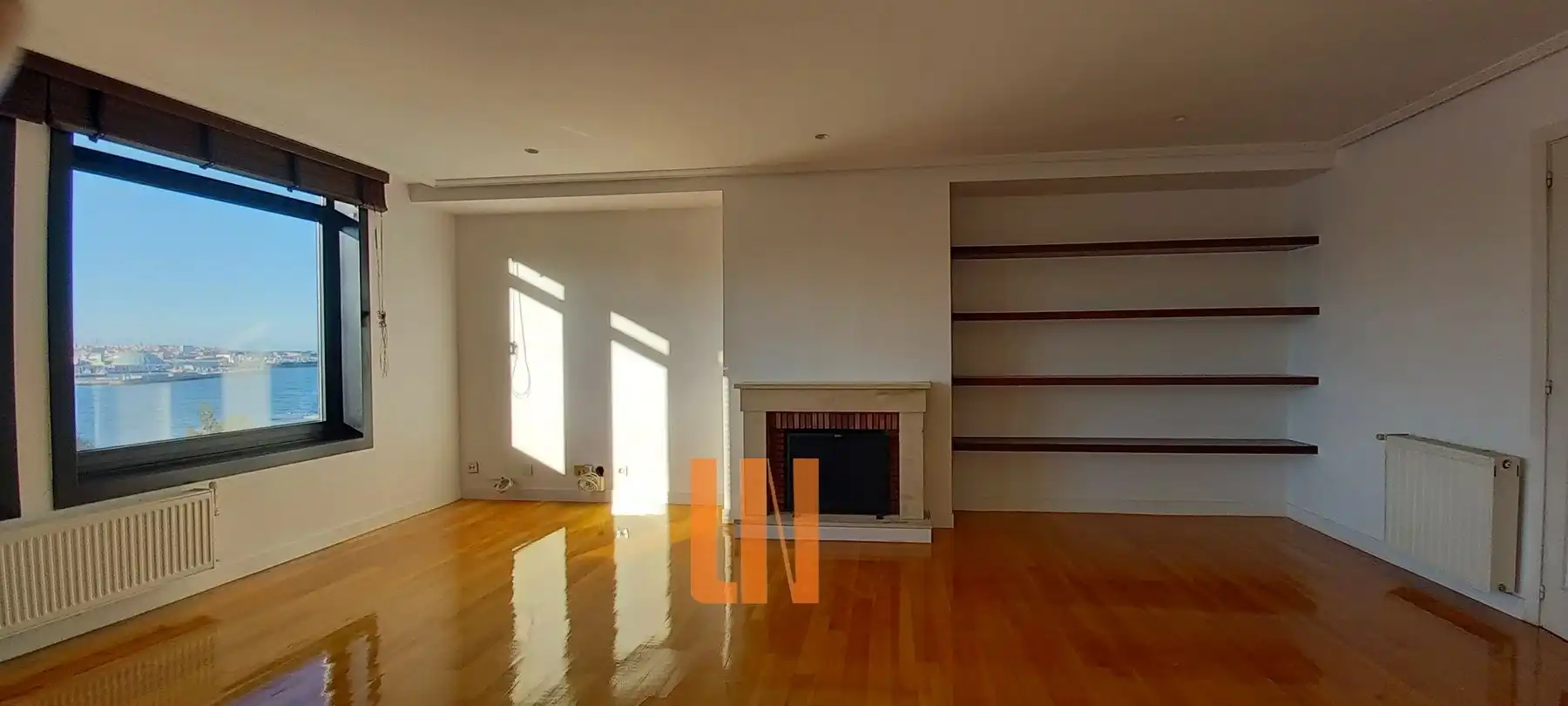 Sala d'estar de Pis de lloguer en Oleiros amb Calefacció, Parquet i Traster