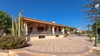 Vista exterior de Casa o xalet en venda en Elche / Elx amb Terrassa i Piscina