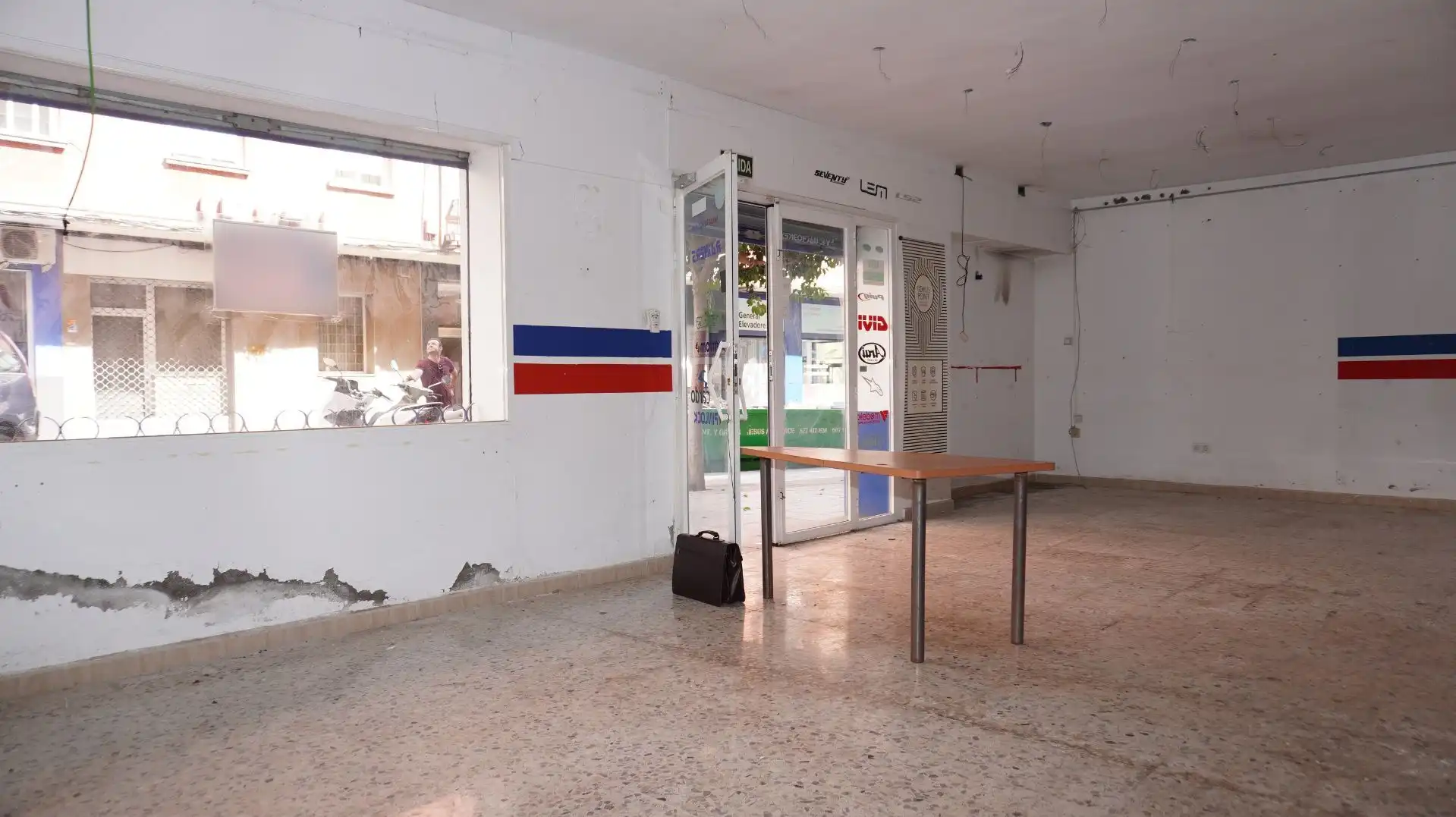 Local comercial de lloguer a de Capuchinos, imagen 6