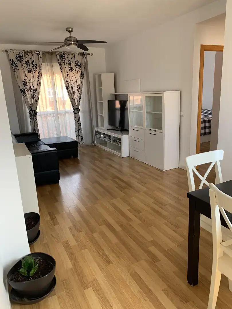 Sala d'estar de Pis de lloguer en Dos Hermanas amb Aire condicionat, Piscina i Moblat