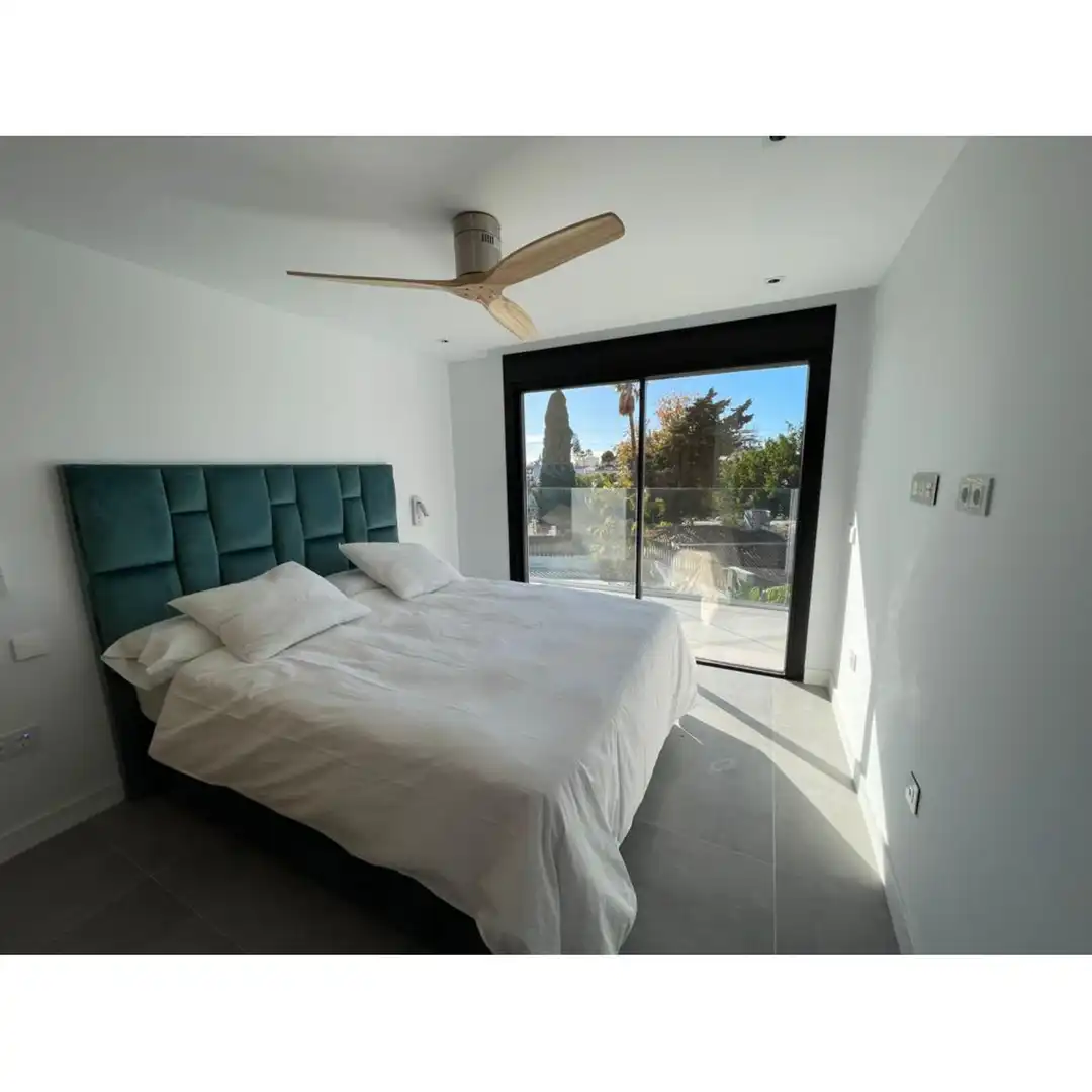 Casa o xalet de lloguer a RAMON J SENDER-LA CAMPANA, 5, Las Brisas