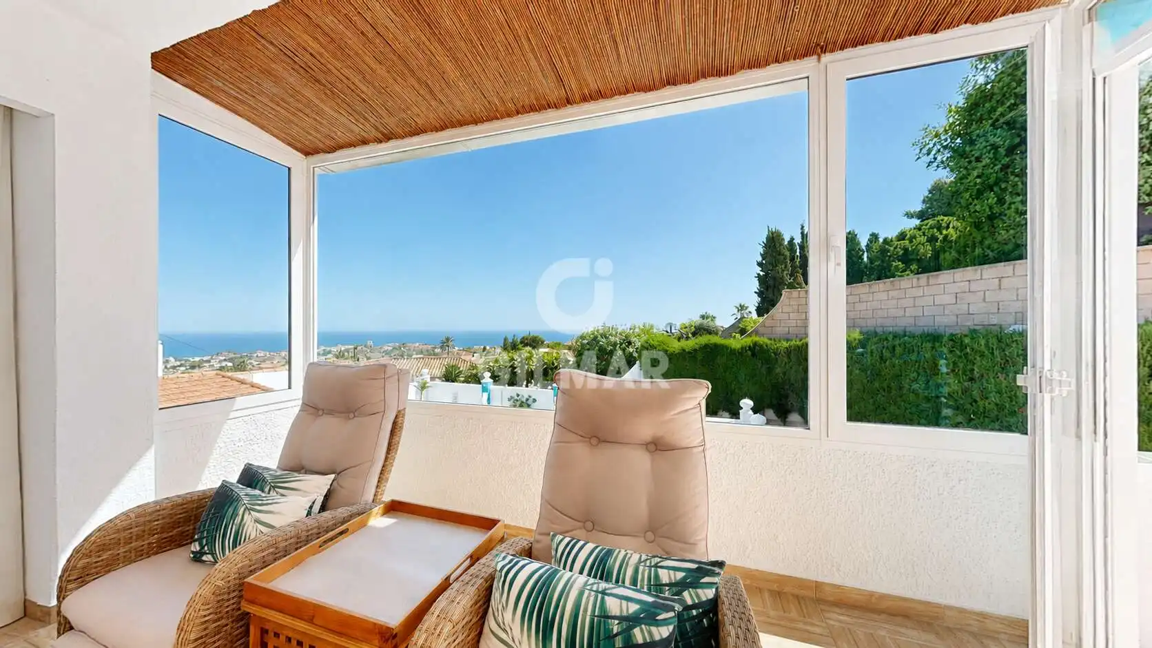 Vista exterior de Casa o xalet en venda en Benalmádena amb Calefacció, Jardí privat i Piscina