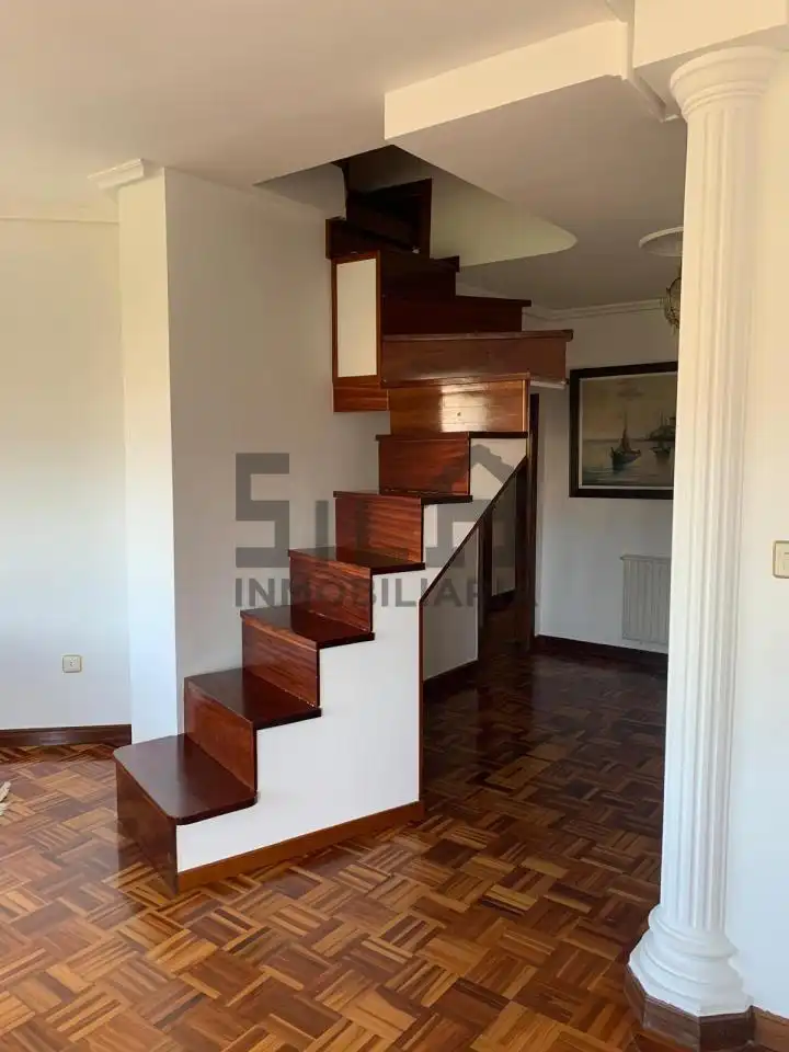 Dúplex de lloguer en Ourense Capital  amb Calefacció, Parquet i Balcó