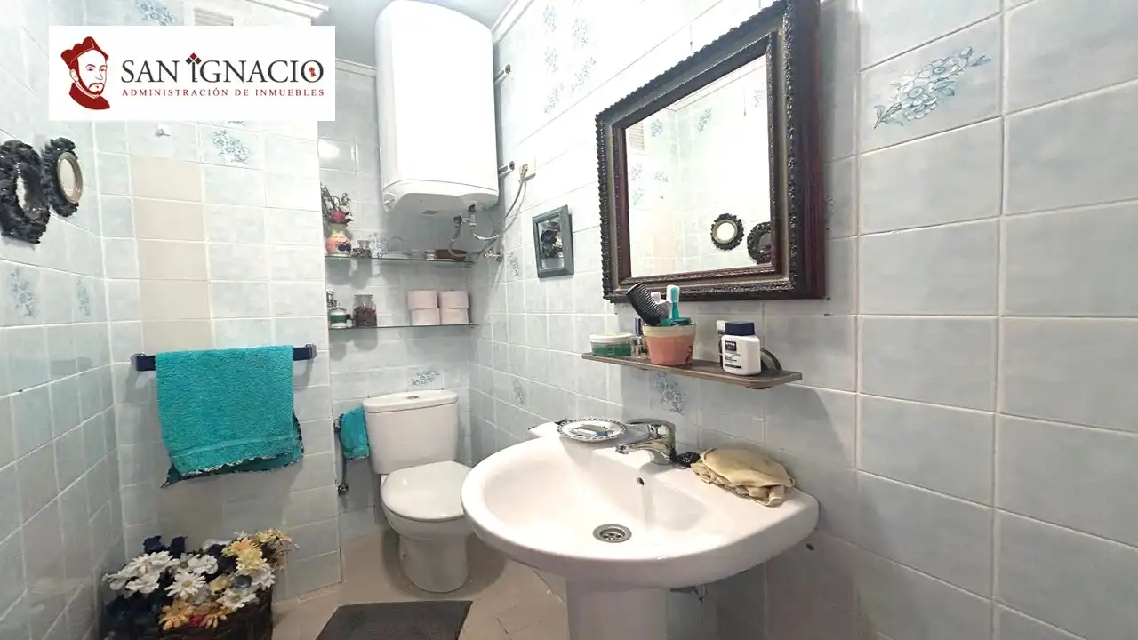 Bathroom of Flat for sale in Villarcayo de Merindad de Castilla la Vieja  with Furnished