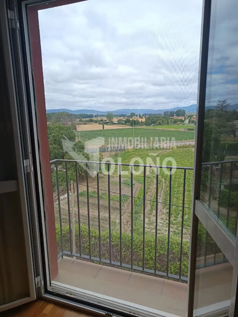 Terrassa de Apartament en venda en Castañares de Rioja amb Calefacció, Moblat i Forn